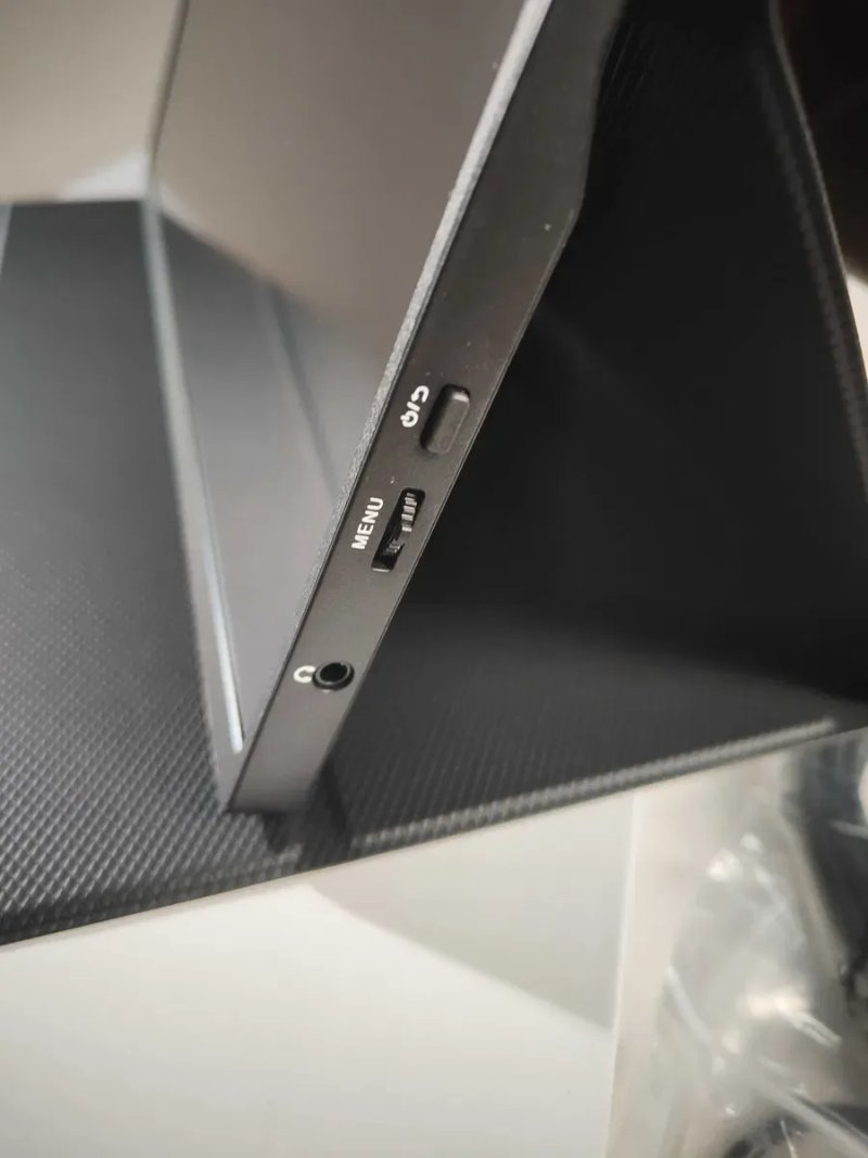 Портативний монітор 14" з динаміками,  1920х1200 IPS, 60 hz + чохол-підставка — фото 5