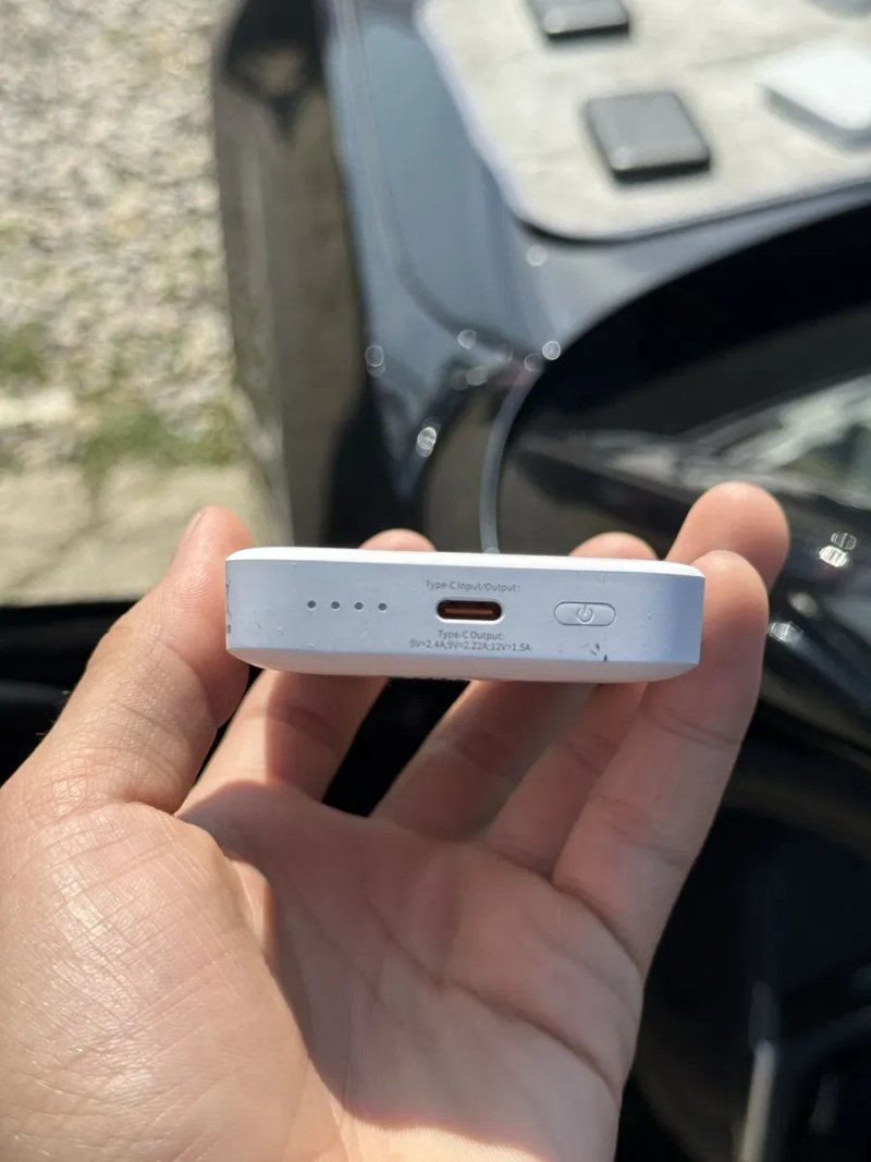 Повербанк Baseus Magnetic mini 6000 mAh 20w MagSafe білий — фото 5