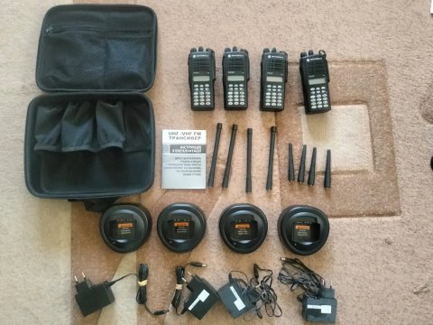 Повний комплект з 4 радіостанцій Motorola Ptx760 Walkie Talkie в кейсі