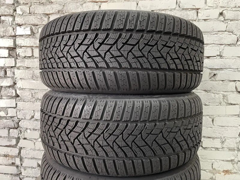 Практично нові зимові шини DUNLOP 225/50 R17 резина Р17 — фото 3