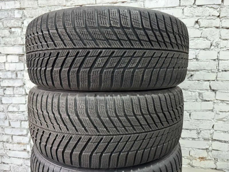 Практично нові зимові шини Hankook 245/45 r19 — фото 2