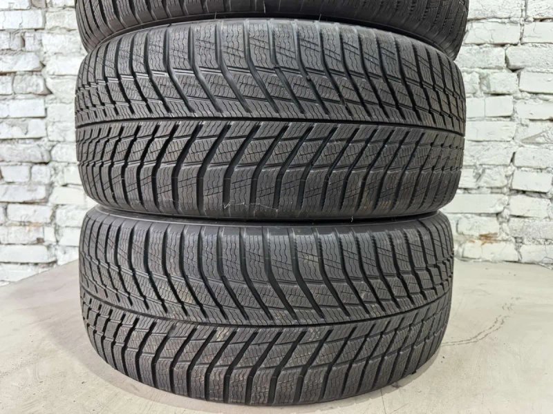 Практично нові зимові шини Hankook 245/45 r19 — фото 3