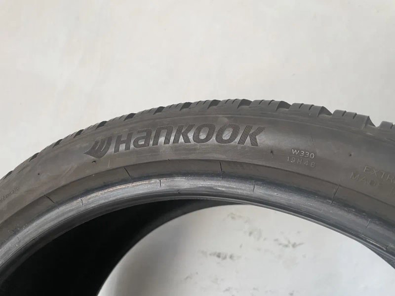 Практично нові Зимові шини HANKOOK 255/35 R20 — фото 4