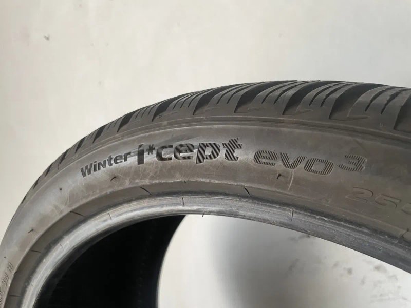 Практично нові Зимові шини HANKOOK 255/35 R20 — фото 5