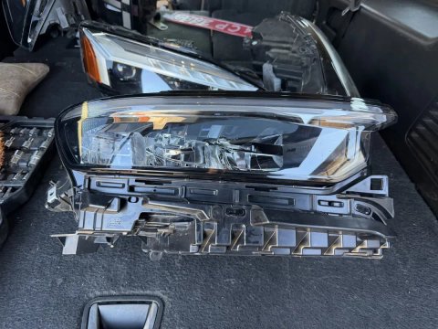 Права фара Jeep Grand Cherokee 2021-2024 Base