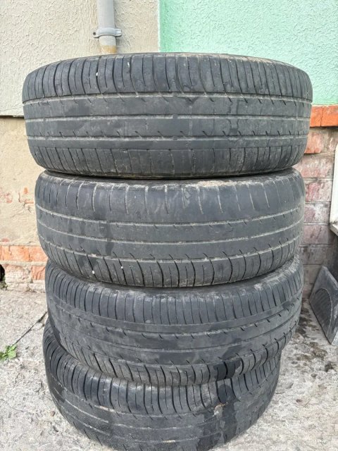 Продам 4 літніх гуми, резина r15. 195/65/15.