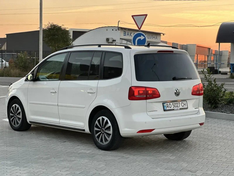 Продам або обміняю Volkswage touran 1.6 дизедь автомат — фото 3