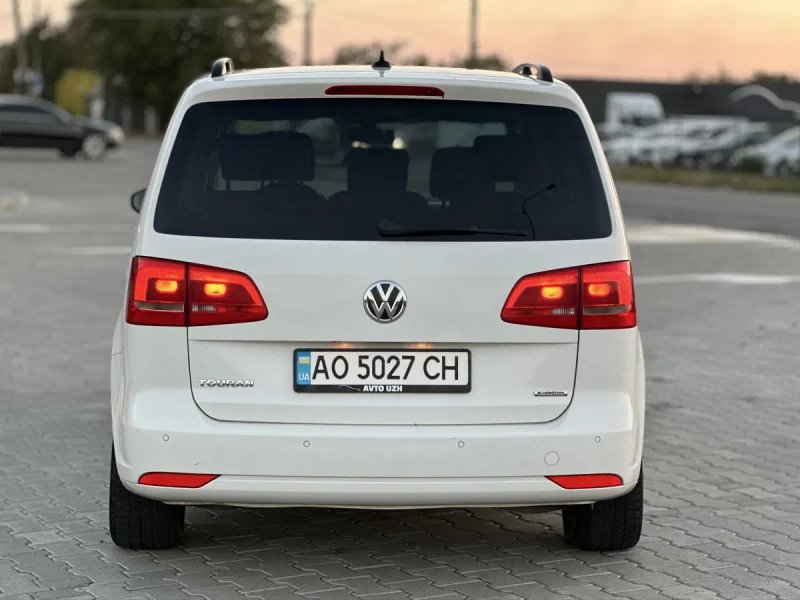Продам або обміняю Volkswage touran 1.6 дизедь автомат — фото 4