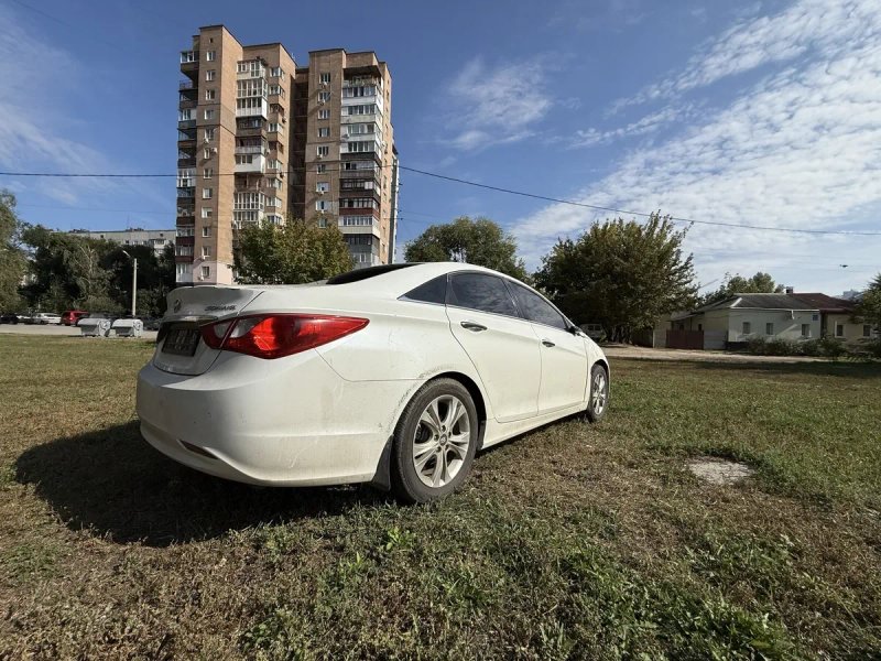 Продам Hyundai Sonata YF 2.0 газ/бензин — фото 3