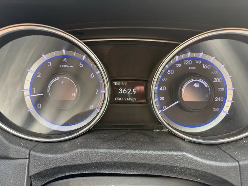 Продам Hyundai Sonata YF 2.0 газ/бензин — фото 7