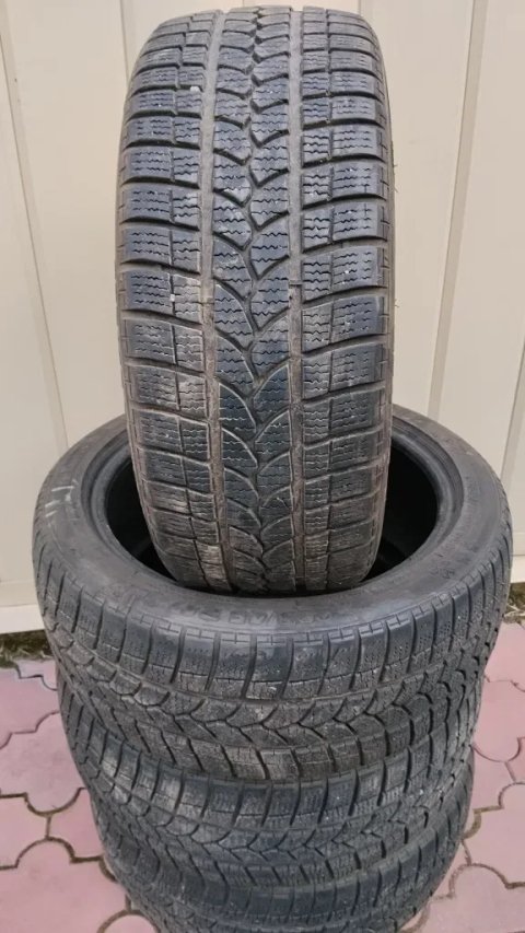 Продам комплект зимової резини 225/45/17