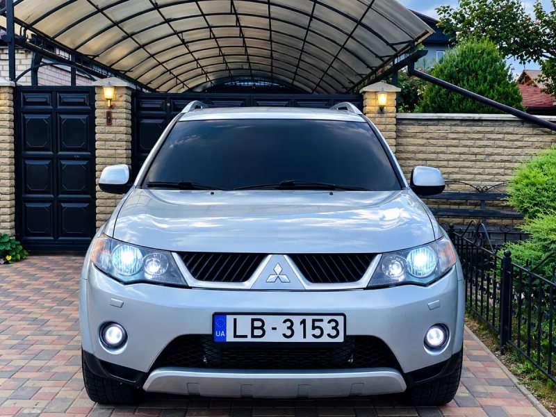 Продам Мицубиси Аутлендер 2,0 дизель  XL 7 местный полный привод  , Максимальной комплектации 2009 года — фото 6
