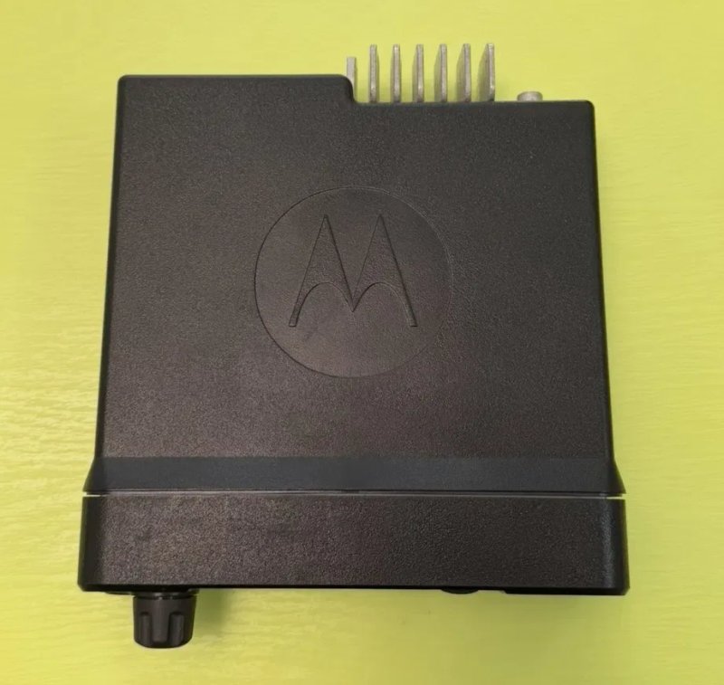 Продам нову професійну автомобільну/стаціонарну радіостанцію Motorola DM4601e — фото 2