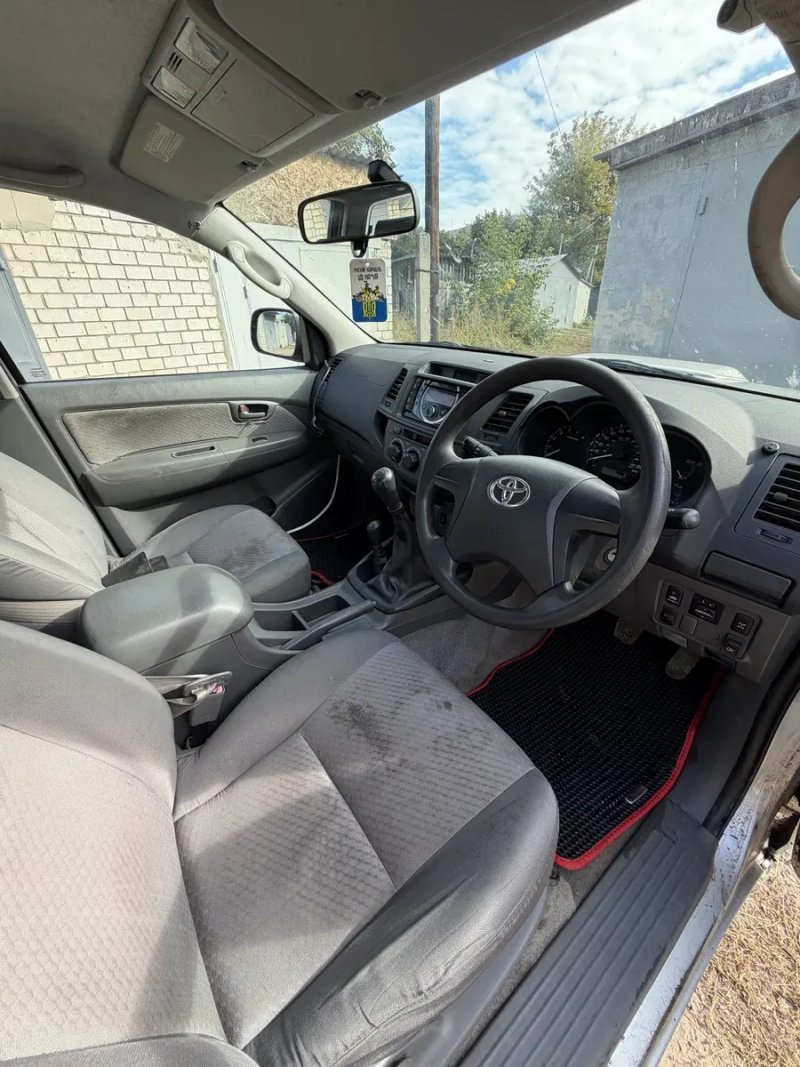 Продам пикап Toyota Hilux 4x4 2012 год возможен обмен — фото 5