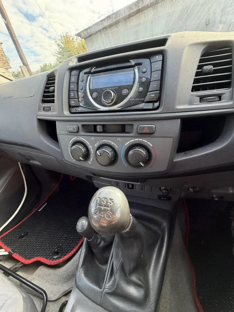 Продам пикап Toyota Hilux 4x4 2012 год возможен обмен — фото 6
