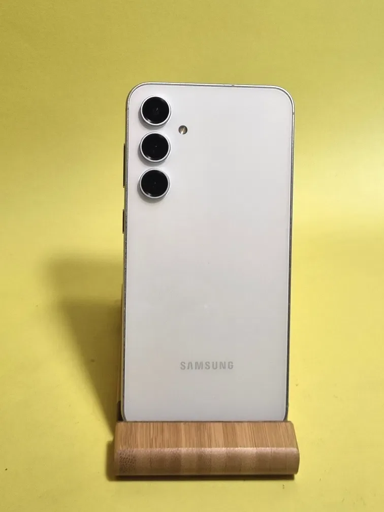 Продам телефон Samsung galaxy S23 FE 8/256 Гб (s711b) nfc 16 андроїд — фото 2