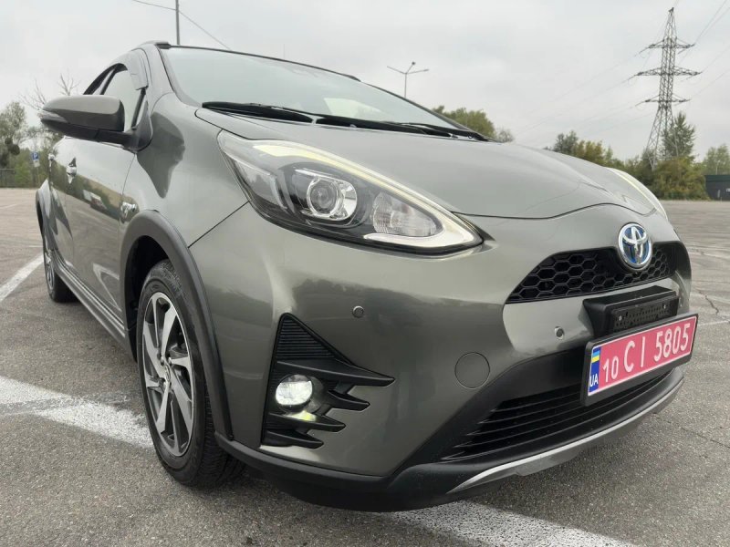 Продам Toyota Aqua 1.5 Crossover гібрид 2019 — фото 3