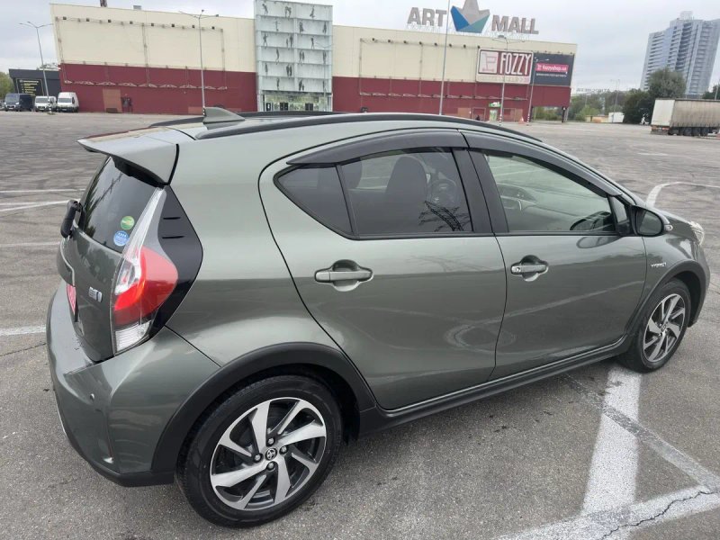 Продам Toyota Aqua 1.5 Crossover гібрид 2019 — фото 5