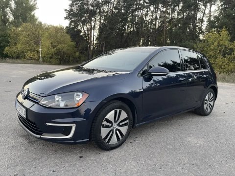 Продам Volkswagen e-Golf  2016