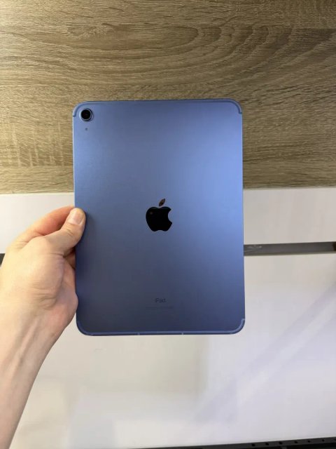 Продається iPad 10-го покоління LTE + Wi-Fi  хорошому стані.