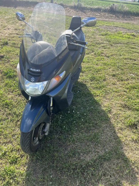 Продається мотоцикл Suzuki Skywawe 400. Торг присутній.