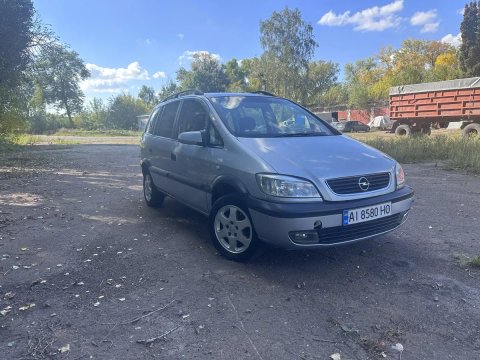 Продається сімейний автомобіль