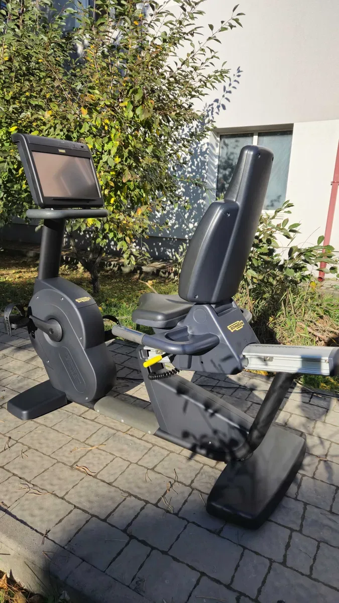 Професійний Велотренажер Technogym Техножим 700 Unity Горизонтальний — фото 3