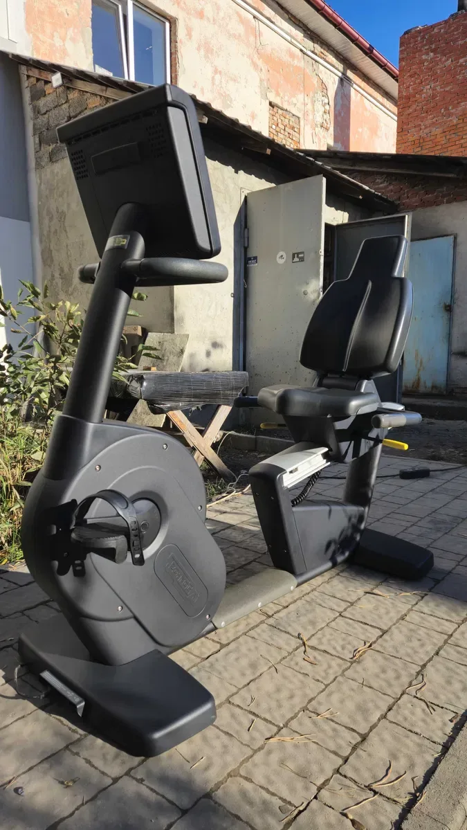 Професійний Велотренажер Technogym Техножим 700 Unity Горизонтальний — фото 5