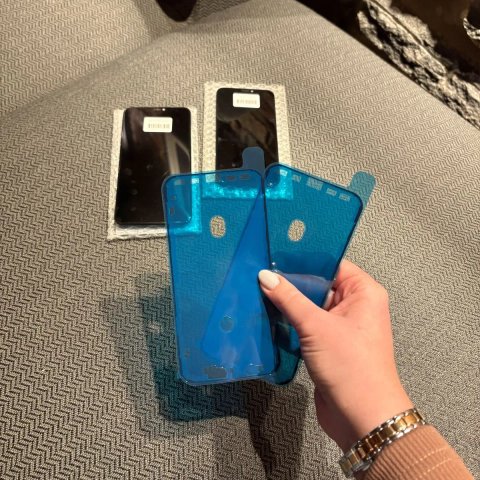 Проклейка на iPhone X, XS, 11, 13 Pro Max вологозахист дисплея