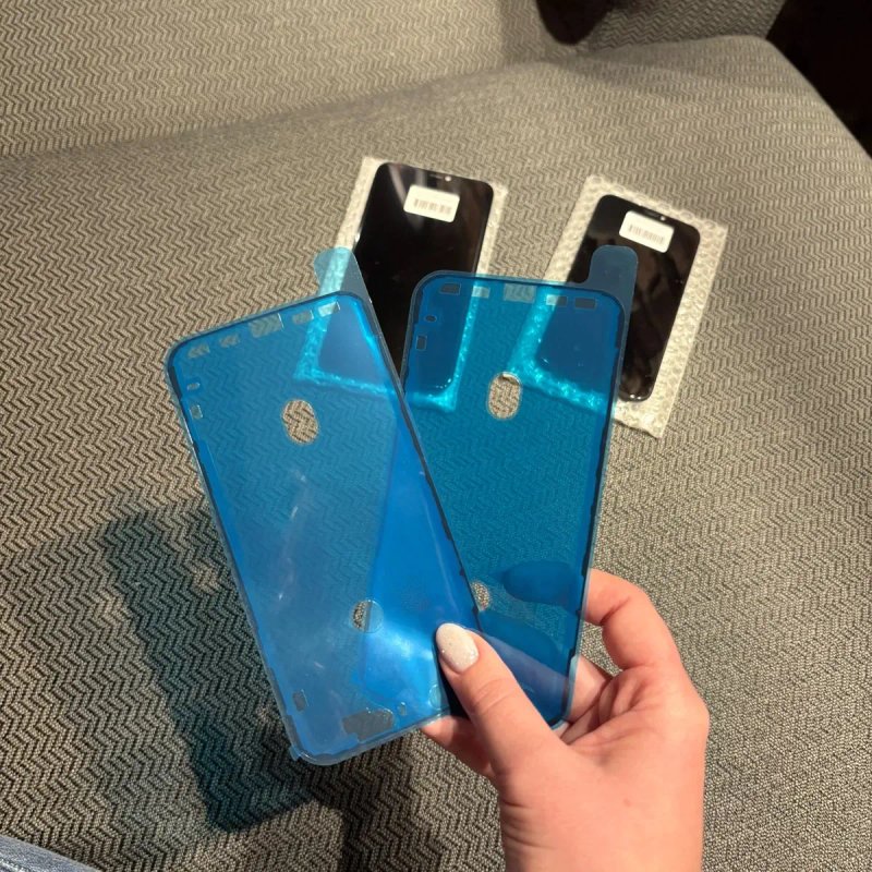 Проклейка на iPhone X, XS, 11, 13 Pro Max вологозахист дисплея — фото 2