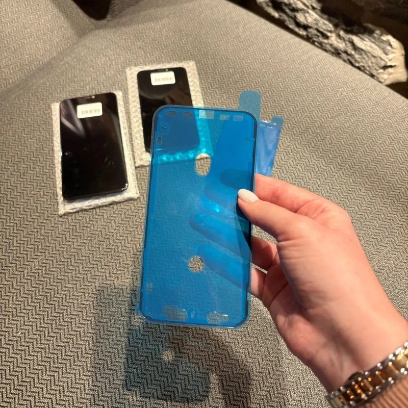 Проклейка на iPhone X, XS, 11, 13 Pro Max вологозахист дисплея — фото 3