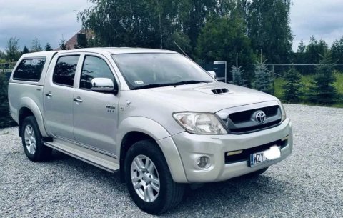 Разборка Toyota Hilux бампер комплектний