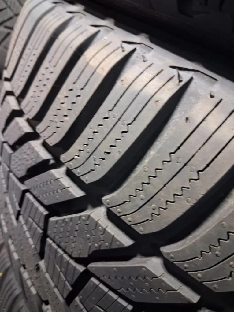 Разноширокий комплект 245/40 ; 275/35 R20 Hankook Isept Evo 3 шини б/у зима — фото 2