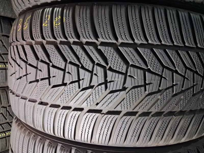 Разноширокий комплект 245/40 ; 275/35 R20 Hankook Isept Evo 3 шини б/у зима — фото 5