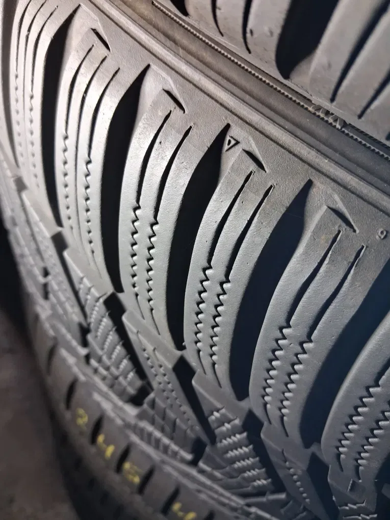Разноширокий комплект 245/40 ; 275/35 R20 Hankook Isept Evo 3 шини б/у зима — фото 7