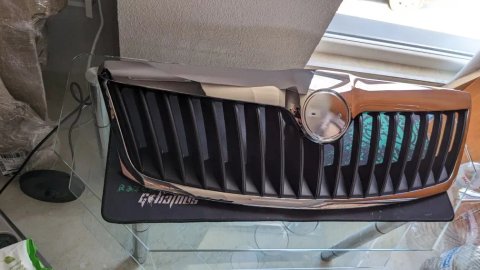 Решітка радіатора Skoda Octavia A5,09-13 р. з хром. рамкою