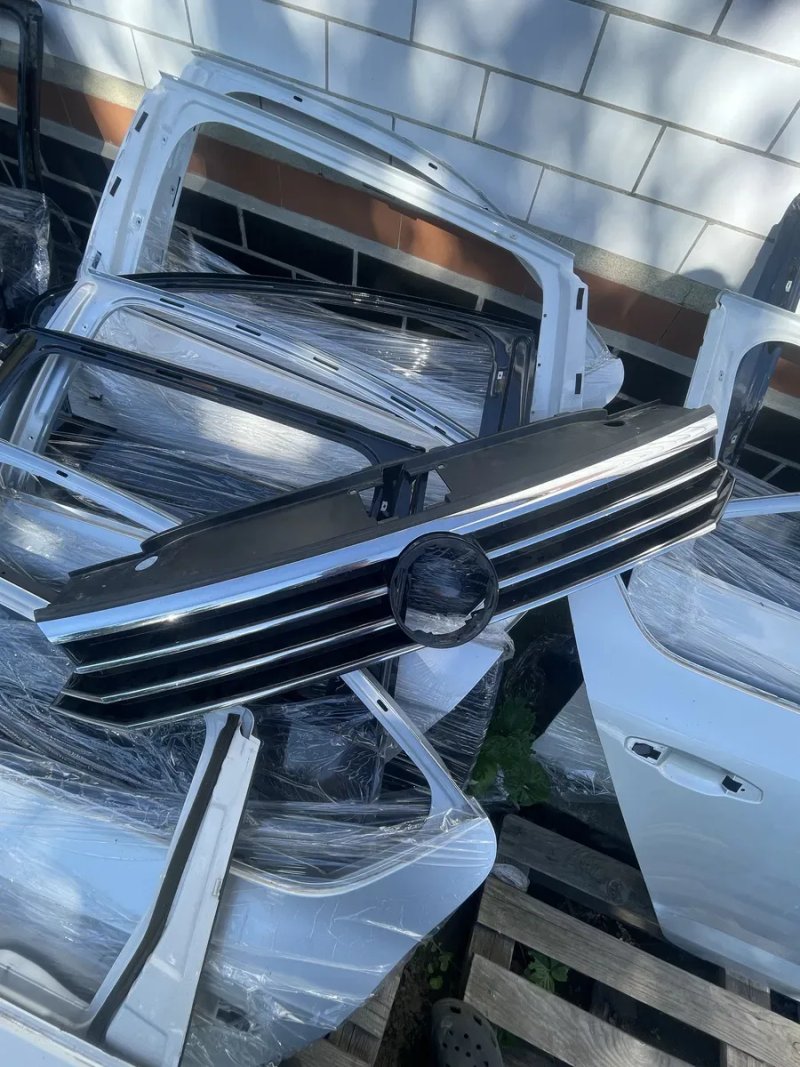 Решотка радиатора Европа на passat b7 b8 cc skoda a7 golf 7 решітка гриль — фото 2