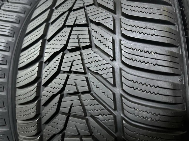 Резина 235/40/19 Hankook R19 зима комплект 2024 95% залишок — фото 4