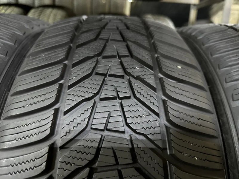 Резина 235/40/19 Hankook R19 зима комплект 2024 95% залишок — фото 6