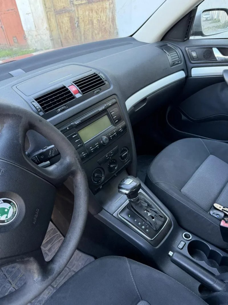 Розборка Шкода Октавія А5 дорестайл 1.9 дизель Автомат ДСГ хетчбек Skoda Octavia A5 Бампер Капот Крило Фара  Телевізор Підсилювач Розбирається Шрот — фото 7