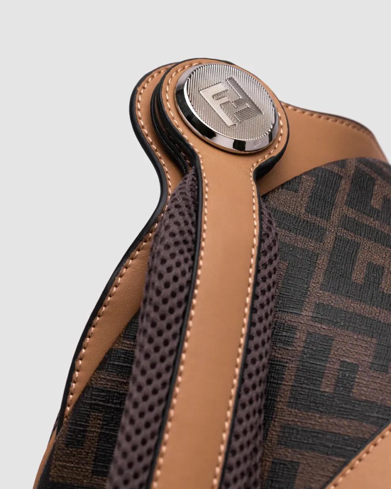 Рюкзак жіночій Fendi Chiodo Small Fendi Diagonal Brown FF Canvas Backpack копія 1:1 — фото 4