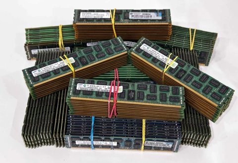 Серверна оперативна память DDR3 8-16-32Gb ECC REG
