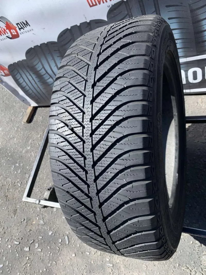 Шина 215/55 R16 Goodyear одиночка всесезонн 6,5 мм — фото 2