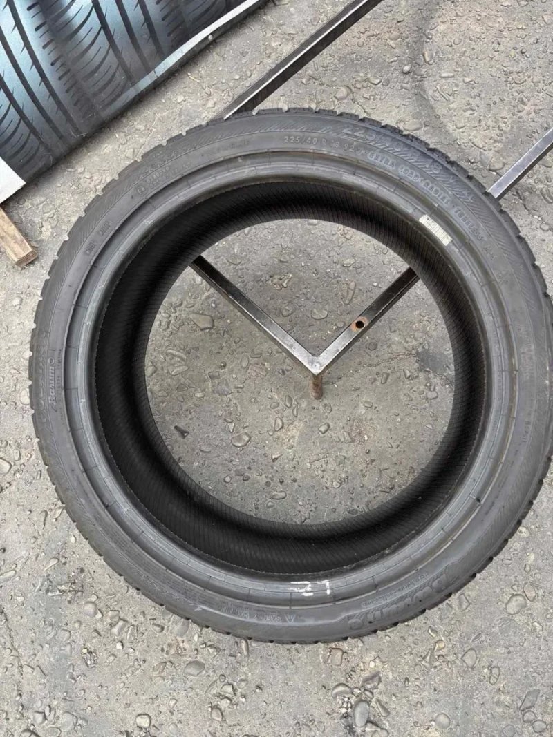 Шини 225/40 R18 Barum зима 8 мм — фото 6