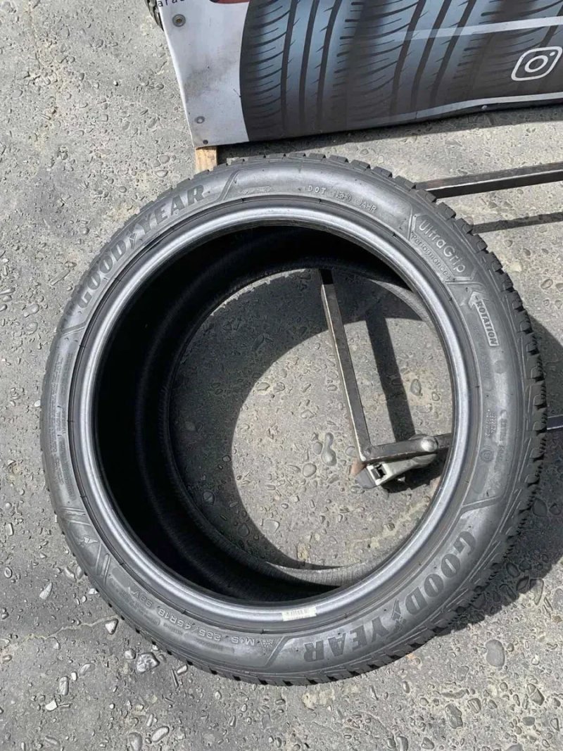 Шини 235/45 R18 Goodyear зима 6,8мм — фото 3