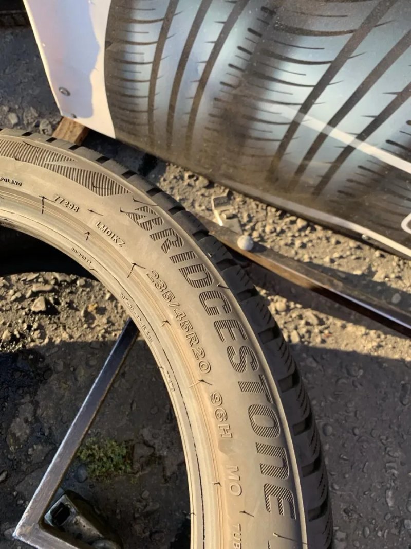 Шини 235/45 R20 пара Bridgestone  зима 6,8/7мм 235 45 20 — фото 7