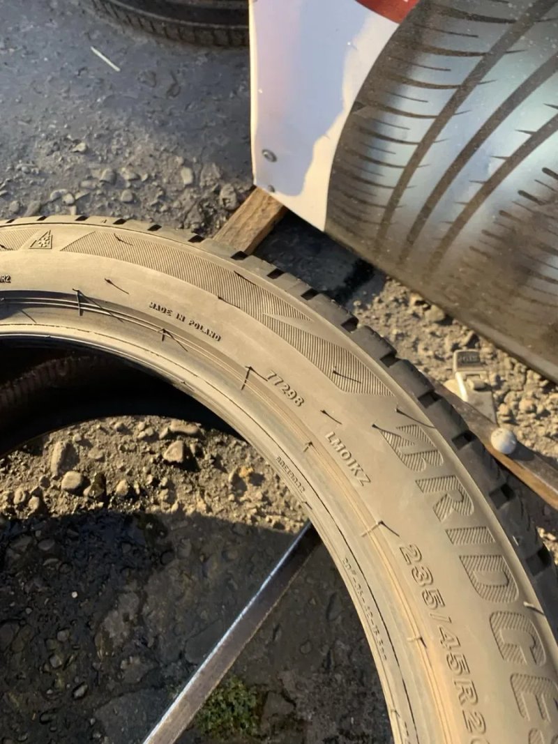 Шини 235/45 R20 пара Bridgestone  зима 6,8/7мм 235 45 20 — фото 8