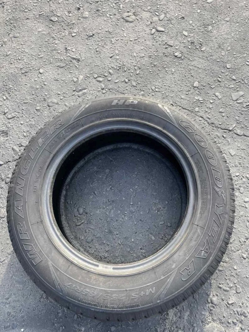 Шини 235/65 R17 Goodyear всесезонн 2024 рік 7/6  мм — фото 4