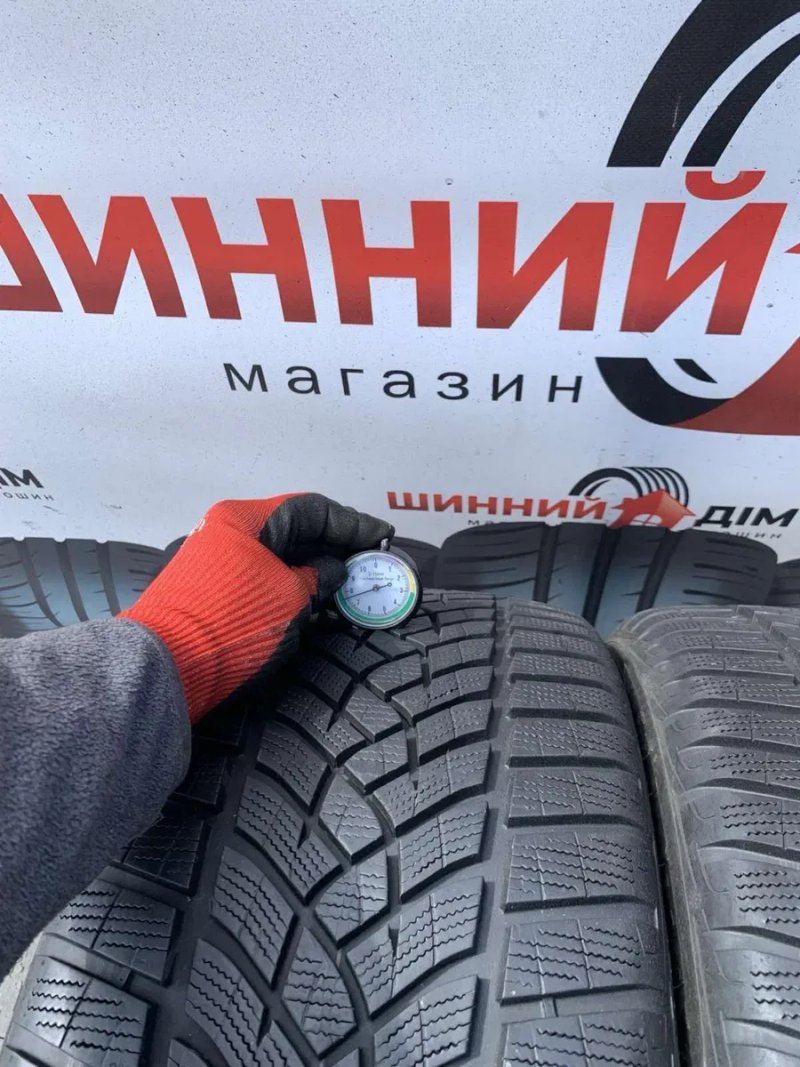Шини 255/40 R20 пара Goodyear 7,5мм, зима — фото 3