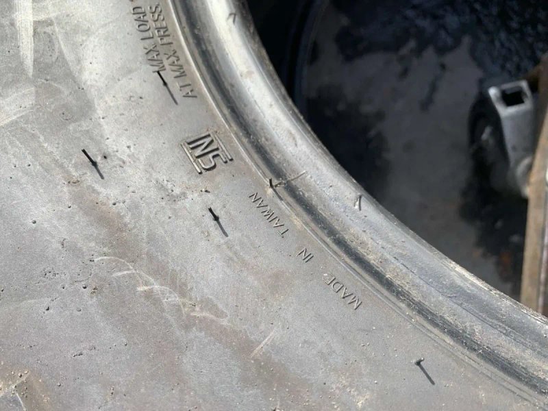 Шини  35*12.50R17LT екв розміру 315/70/17 пара Maxxis 8мм — фото 8